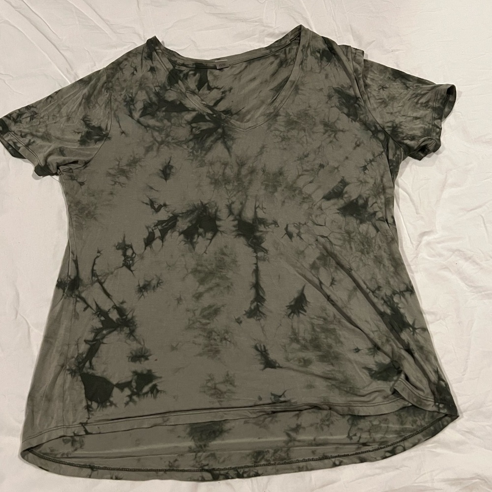 Vneck Tshirt size large never worn